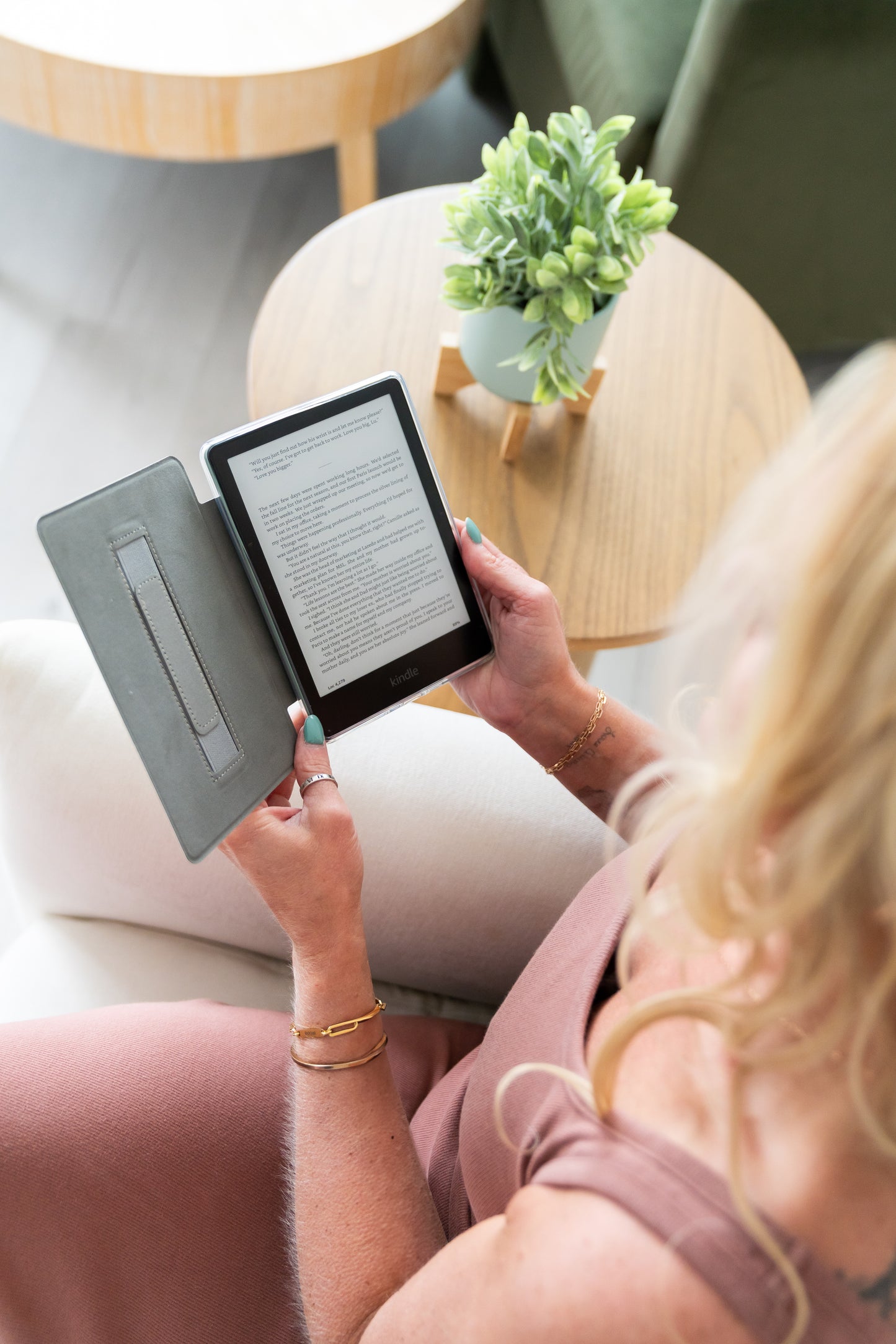 Kindle Case Clear & Printed Back with Hand Strap – Transparent Protective E-Reader Cover, Slim Lightweight Kindle Case