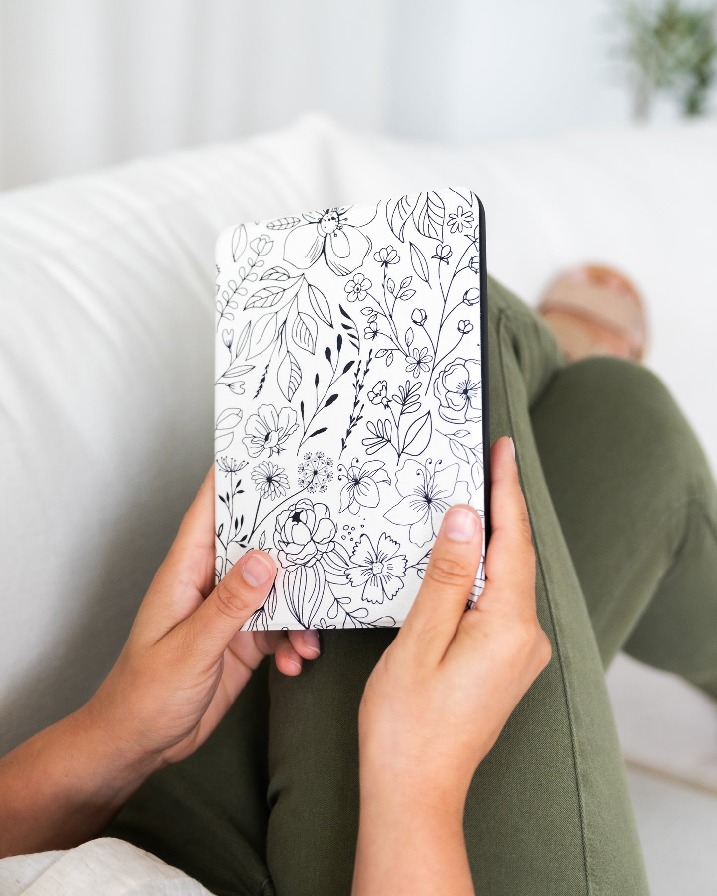 Kindle Case Clear & Printed Back with Hand Strap – Transparent Protective E-Reader Cover, Slim Lightweight Kindle Case