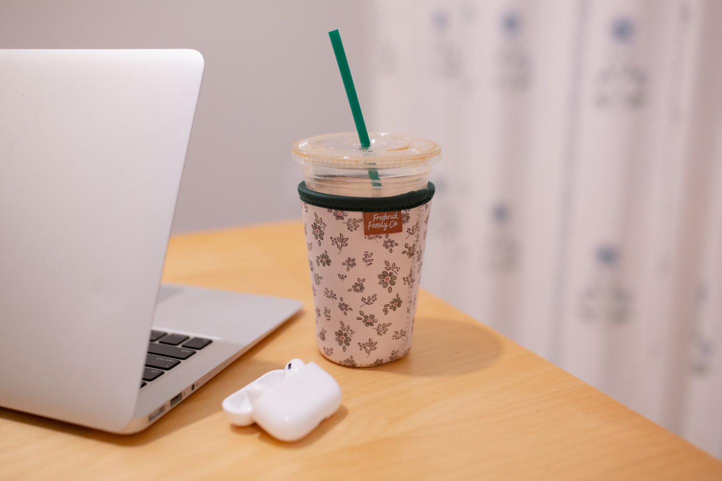 Iced Coffee Sleeve, Cute Reusable  Cup Holder Drink Sleeve, Coffee Lover Gift, Cold Drink Sleeve for Iced Coffee Cups