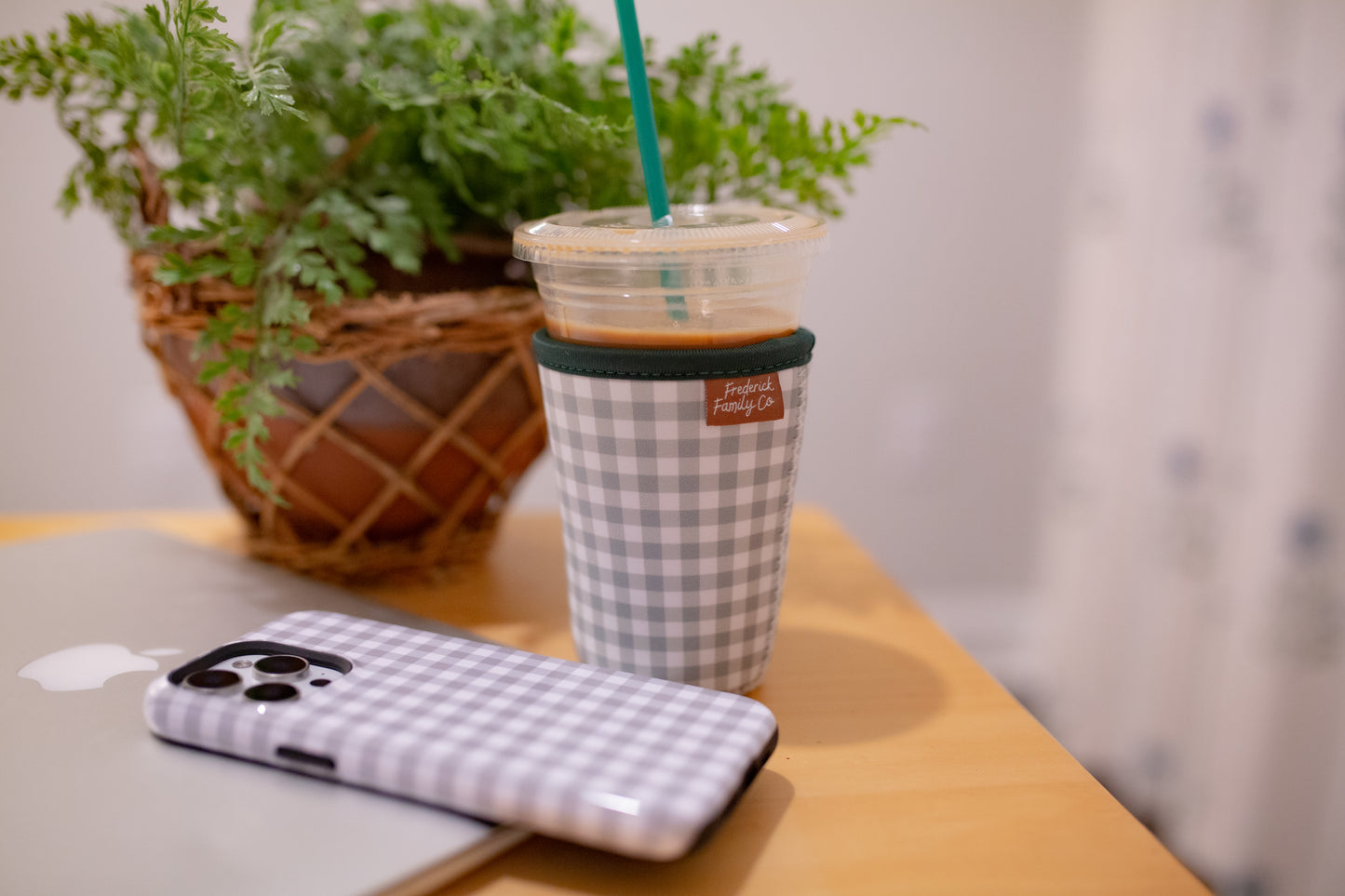 Iced Coffee Sleeve, Cute Reusable  Cup Holder Drink Sleeve, Coffee Lover Gift, Cold Drink Sleeve for Iced Coffee Cups