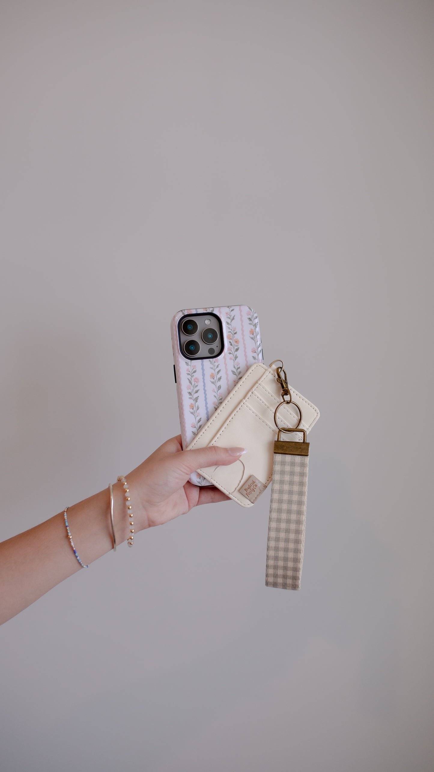 Card Holder Keychain Wallet with Wrist Lanyard, Faux Leather Compact Card Holder, Stylish Keychain Wallet for Women