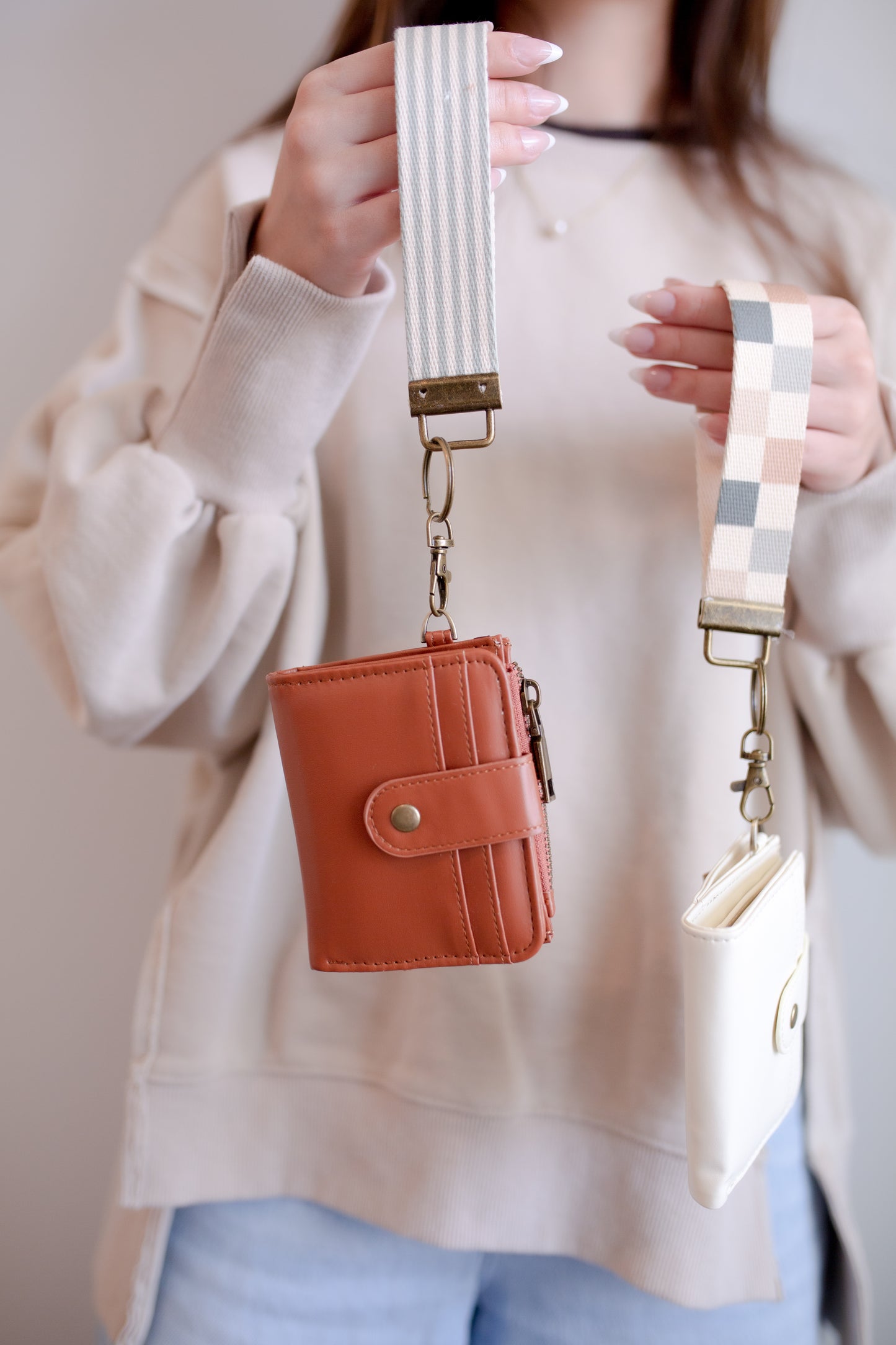 Bifold Keychain Wallet with Wrist Lanyard, Faux Leather Compact Card Holder, Stylish Keychain Wallet for Women
