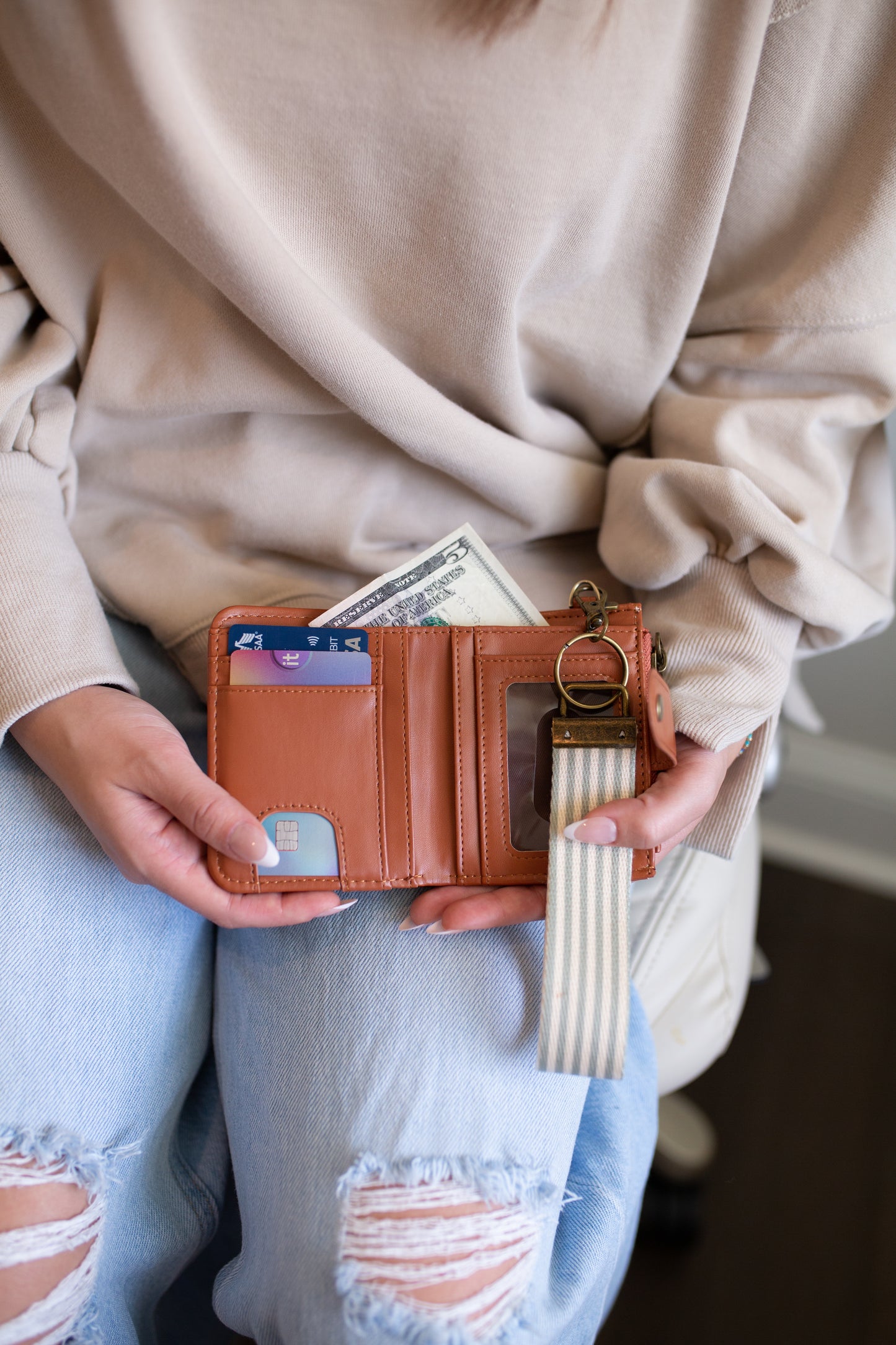 Bifold Keychain Wallet with Wrist Lanyard, Faux Leather Compact Card Holder, Stylish Keychain Wallet for Women