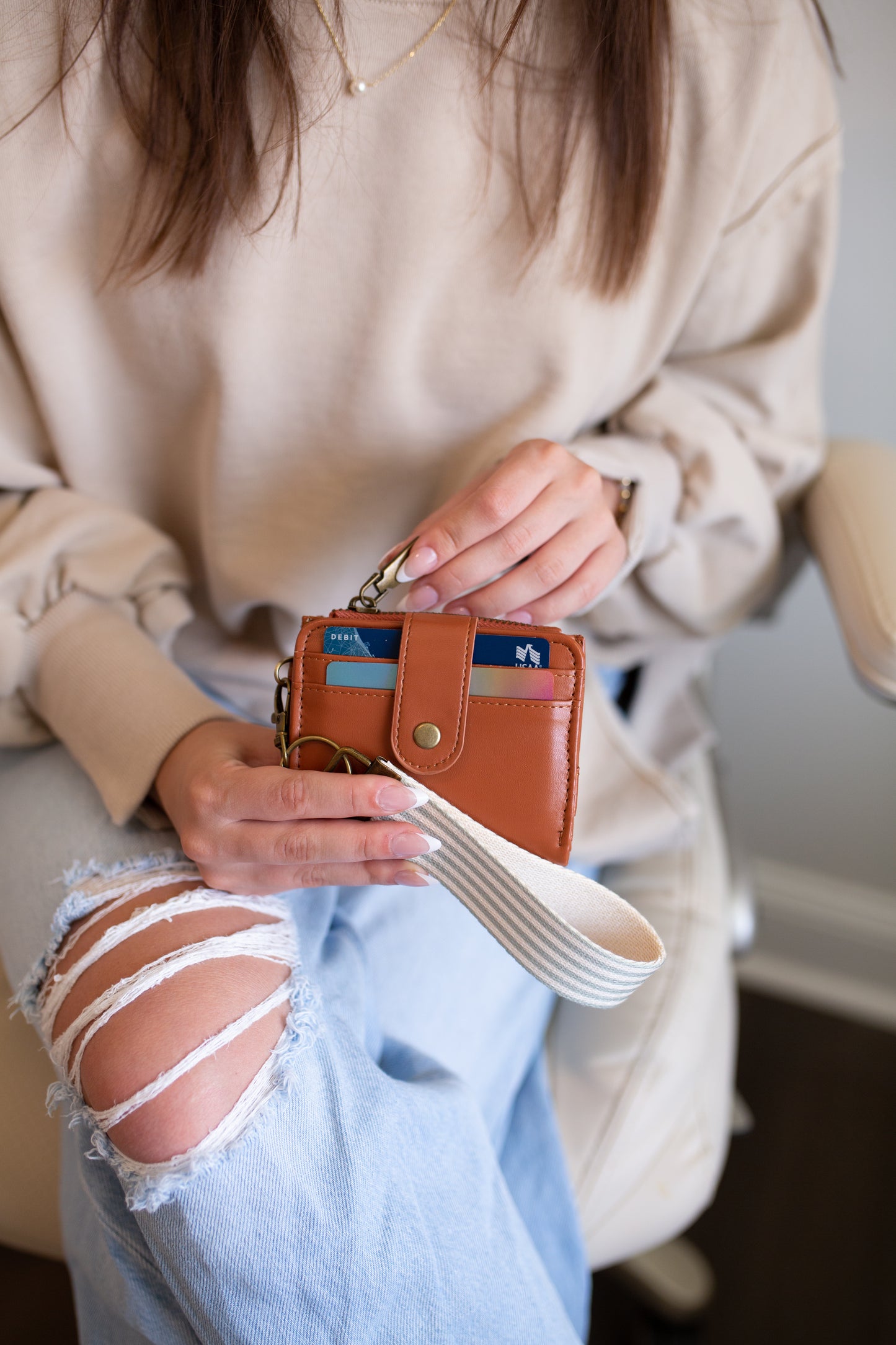 Bifold Keychain Wallet with Wrist Lanyard, Faux Leather Compact Card Holder, Stylish Keychain Wallet for Women