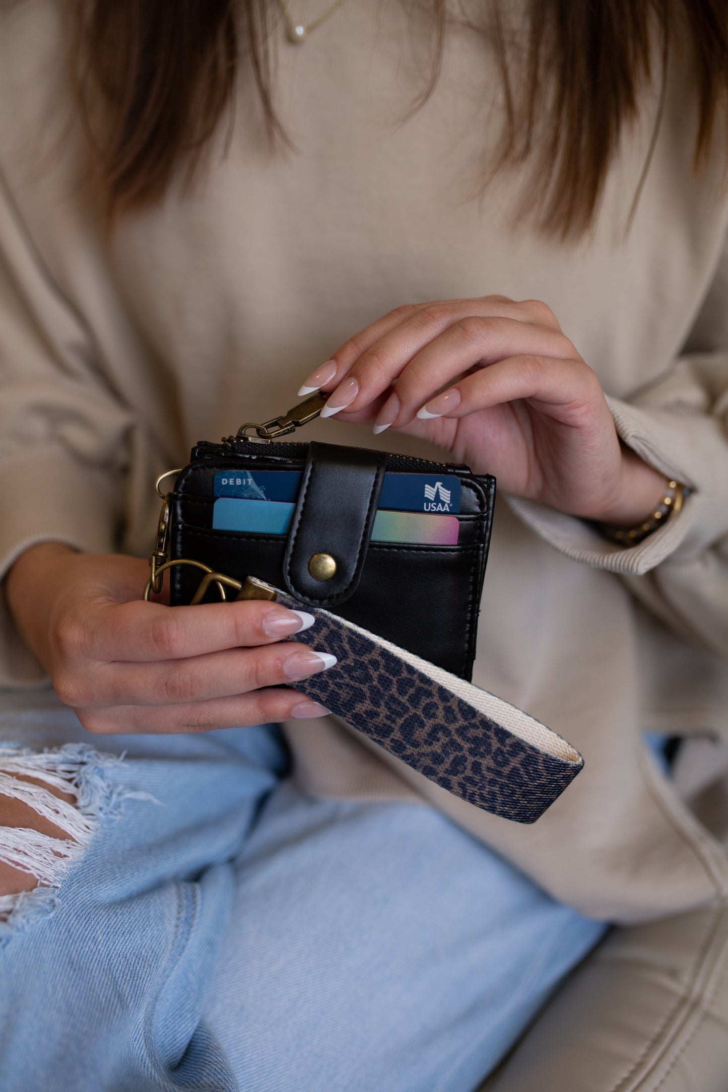 Bifold Keychain Wallet with Wrist Lanyard, Faux Leather Compact Card Holder, Stylish Keychain Wallet for Women