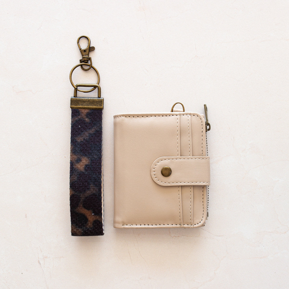 Beige bifold wallet with Tortoise wrist lanyard