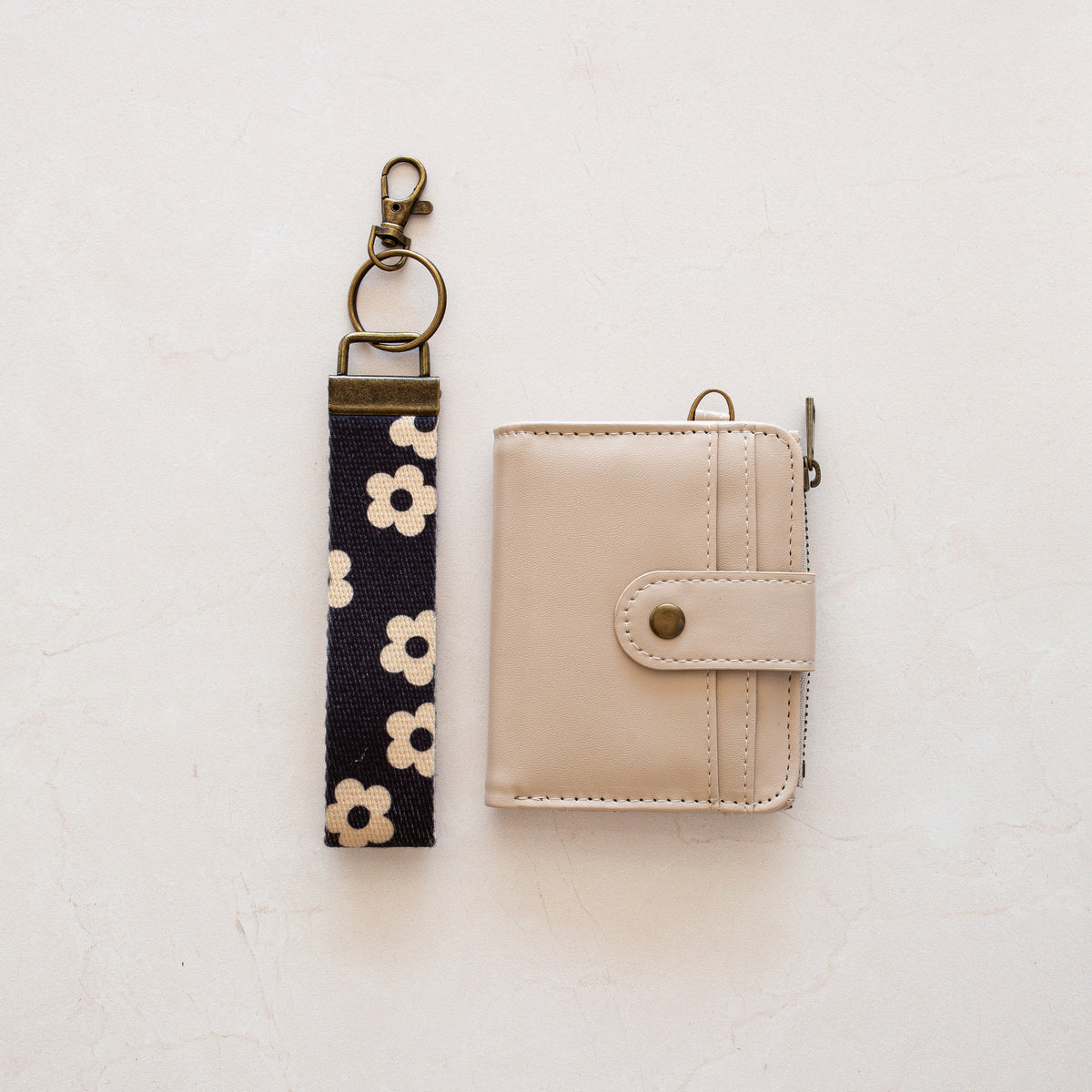 Beige bifold wallet with Black Beige Daisy wrist lanyard