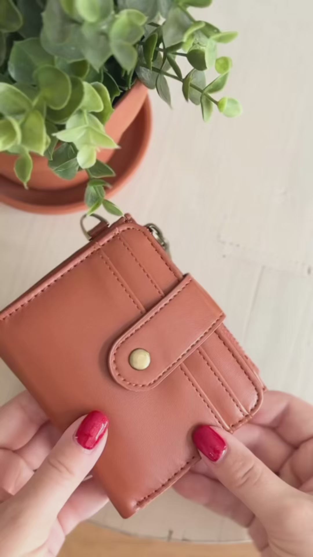 Bifold Keychain Wallet with Wrist Lanyard, Faux Leather Compact Card Holder, Stylish Keychain Wallet for Women